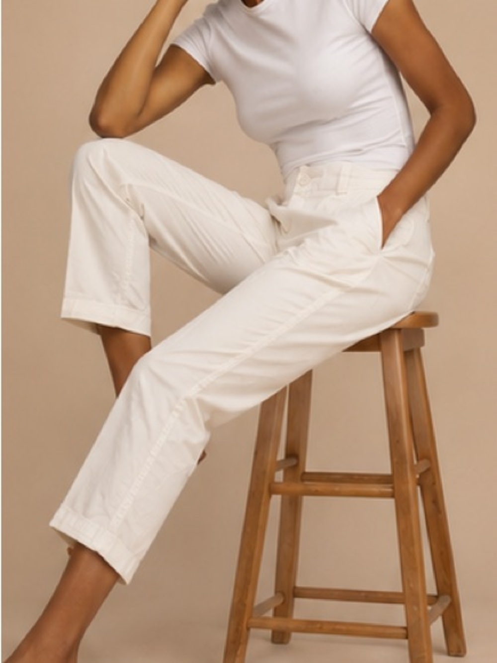 Maurices White Embroidered Capri Pants Women's 11/12